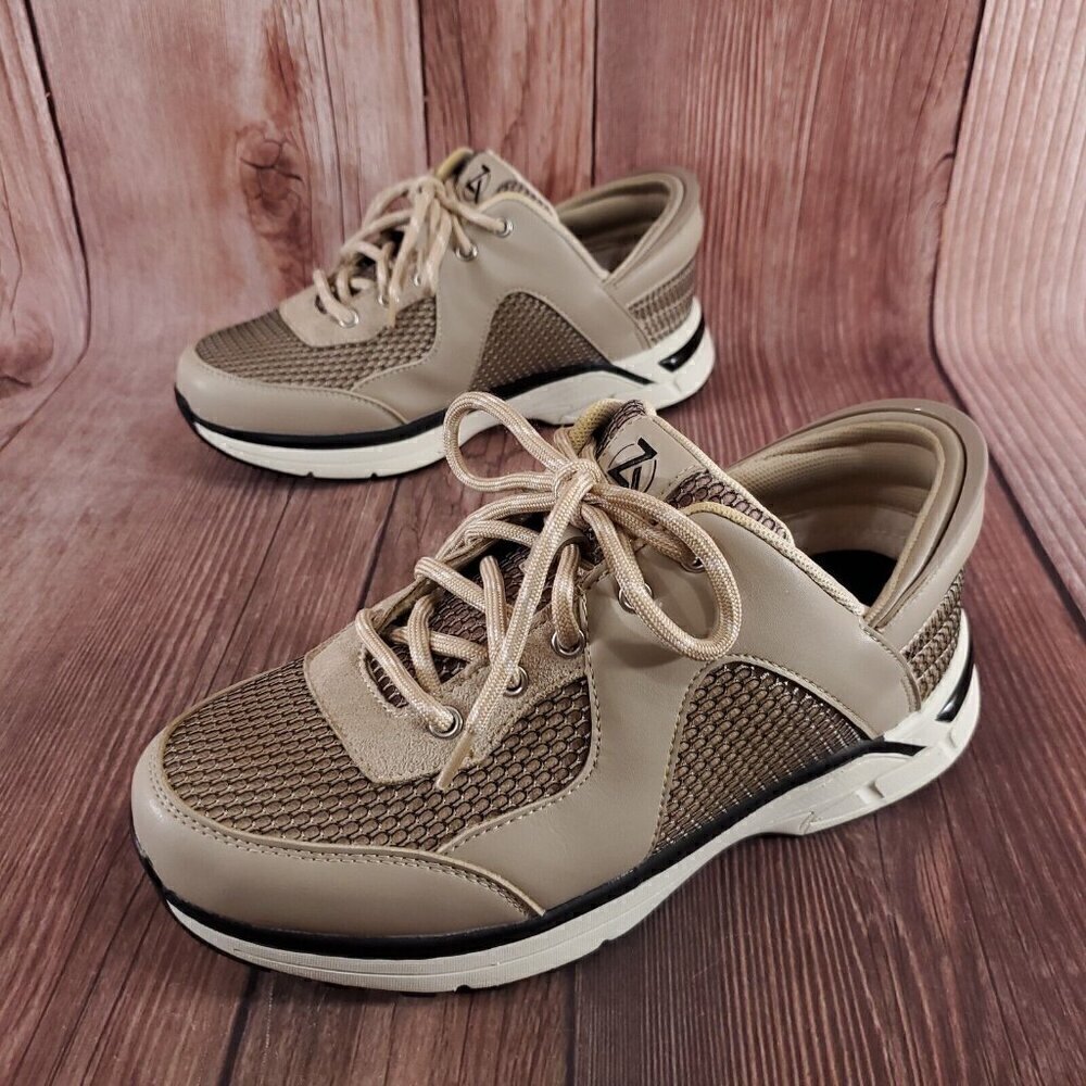 *READ* Zeba Mens Size 7 Wide Hands Free Beige Comfort Walking Slip On Shoes